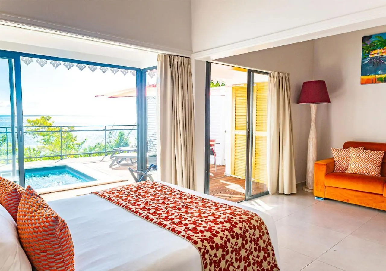 Les Galets Rouges Lodges & Spa Bouillante 4*,
